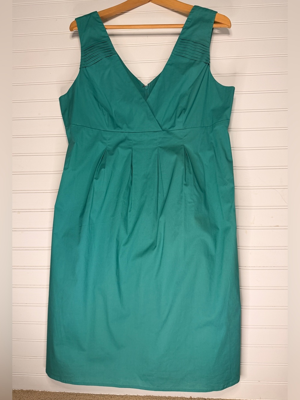 TEX By Max Azria Sleeveless Teal V-Neck Sheath Dress